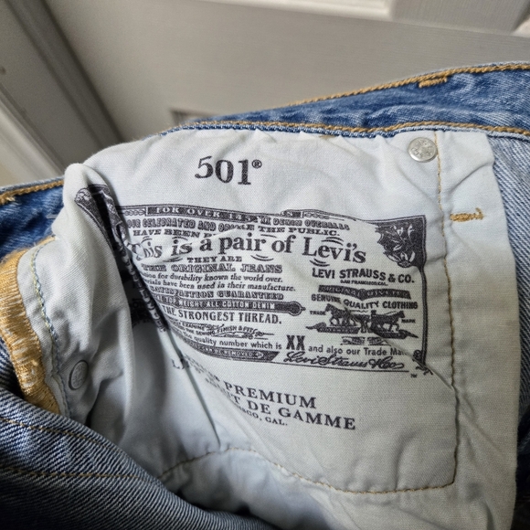 Levi's 501® Women's Mid Thigh Shorts 85833-0002 in Denim - Picture 7 of 10